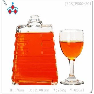 Čista staklena boca viskija